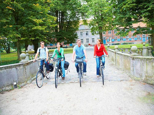 Fietsen bij klooster Frenswegen bij Nordhorn